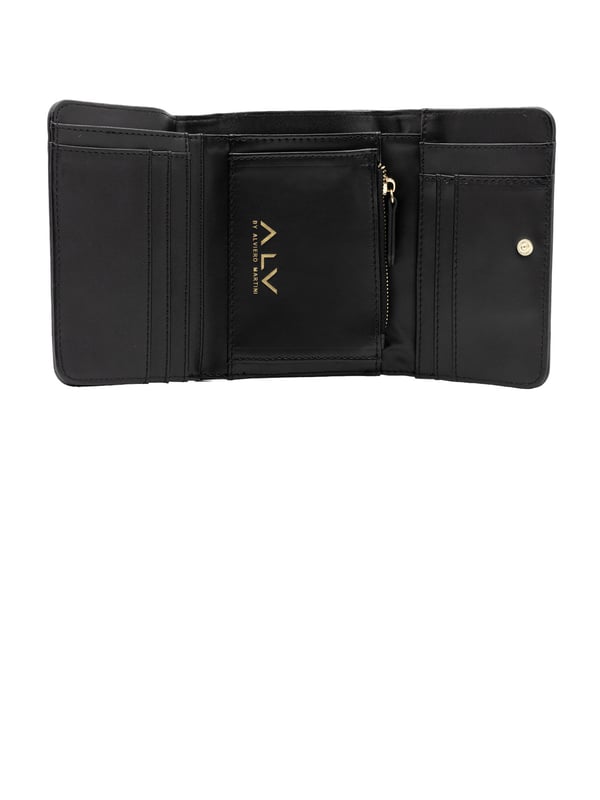 Damenbrieftasche mit Schnappverschluss. zwei Reißverschluss- und zwei offene Innentaschen. fehlende Außentaschen. fehlender Schultergurt. fehlender Griff. fehlende Innenfächer.  Außenmaterial: Innenmaterial: 100 % Polyester. Maße: 15x2x11 cm. Modeprodukt