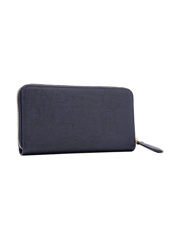 Damenbrieftasche mit Reißverschluss. zwei Reißverschluss- und zwei offene Innentaschen. fehlende Außentaschen. fehlender Schultergurt. fehlender Griff. fehlende Innenfächer.  Außenmaterial: Innenmaterial: 100 % Polyester. Maße: 19x2x10 cm. Modeprodukt