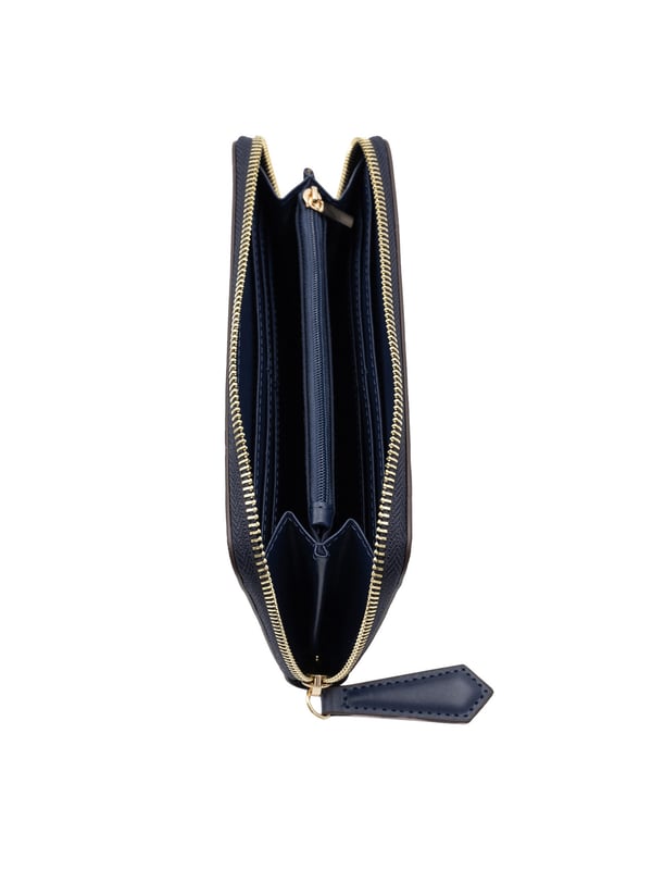 Damenbrieftasche mit Reißverschluss. zwei Reißverschluss- und zwei offene Innentaschen. fehlende Außentaschen. fehlender Schultergurt. fehlender Griff. fehlende Innenfächer.  Außenmaterial: Innenmaterial: 100 % Polyester. Maße: 19x2x10 cm. Modeprodukt