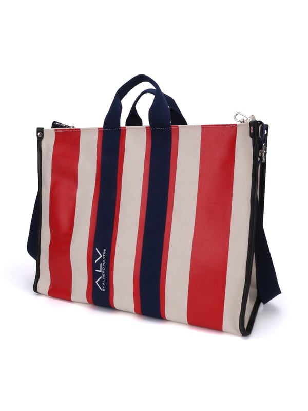 Bolso shopper para mujer. El cierre es con botón magnético. Los bolsillos internos son dos con cremallera y dos abiertos. Los bolsillos externos están ausentes. La bandolera es ajustable y extraíble en tejido. El mango es de tela. Hay un compartimento interno. El material exterior es 100% nailon. Internamente es 100% Poliéster. Medidas: 44x34x18 cm. Producto de moda