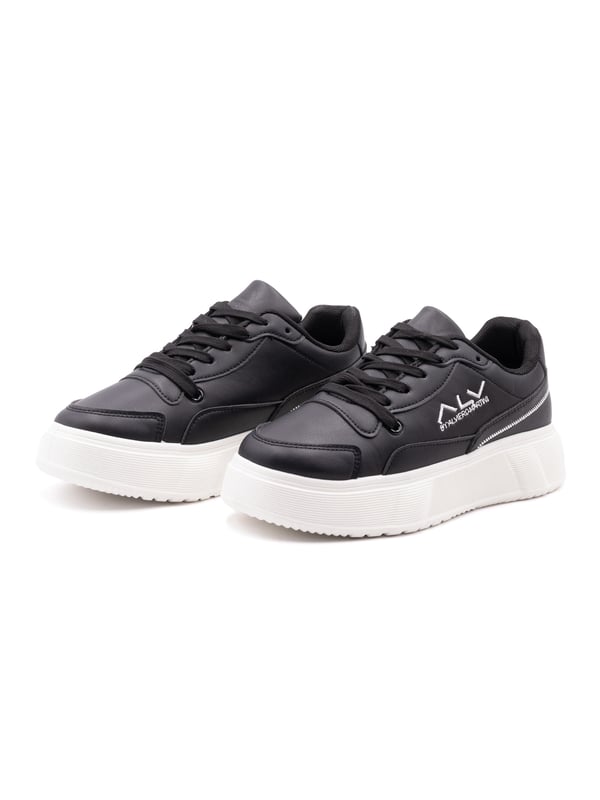 Damen-Sneaker ohne Verschluss. fehlende Innentaschen. fehlende Außentaschen. fehlender Schultergurt. fehlender Griff. fehlende Innenfächer.  Außenmaterial: Innenmaterial: 100 % Polyester. Maße: 36 cm. Modeprodukt