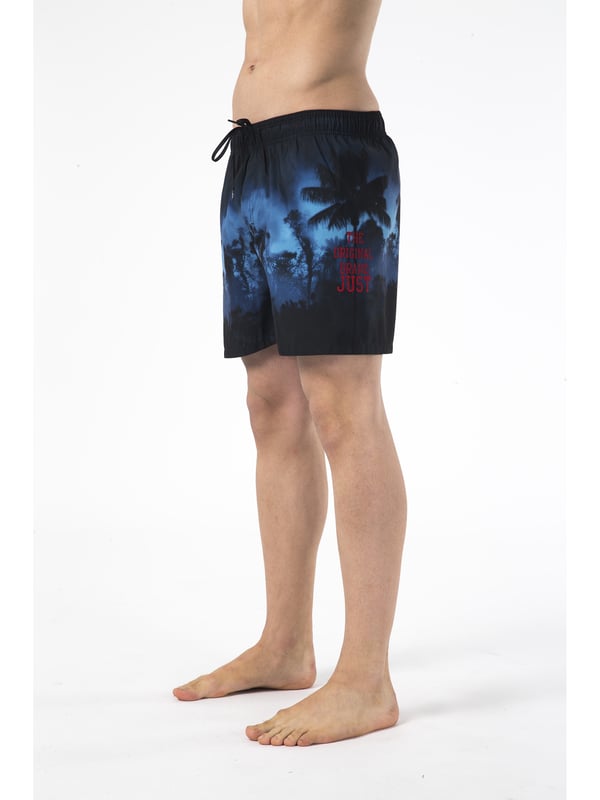 Bermudas con estampado. Bolsillos laterales. Logotipo bordado en la pierna izquierda.