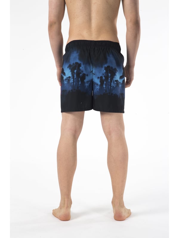Bermudas con estampado. Bolsillos laterales. Logotipo bordado en la pierna izquierda.