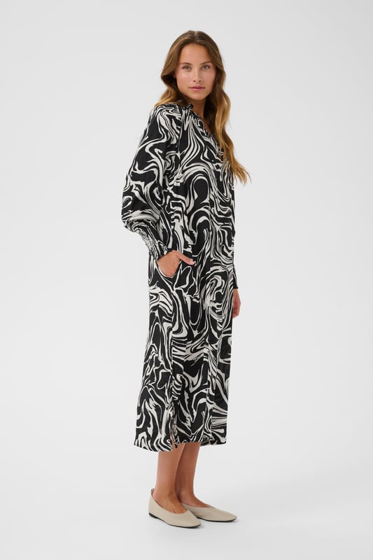 Relaxed fit,Midi-Länge,Lange Ärmel  Schonwäsche 30°, Nicht bleichen, Nicht im Trockner trocknen, Tropnass aufhängen im Schatten, Warm bügeln max. 150° C, Professionelle Reinigung.  50% Viskose,50% Viskose (LENZING™ ECOVERO™)