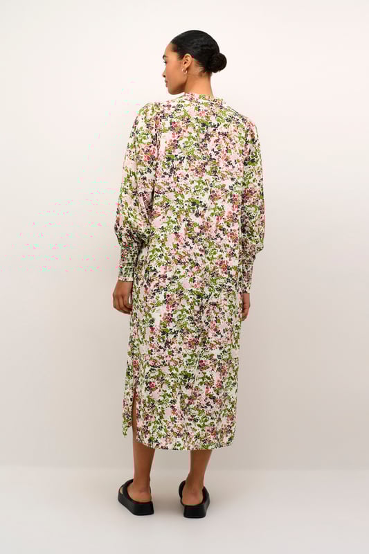 Relaxed fit,Midi-Länge,Lange Ärmel  Schonwäsche 30°, Nicht bleichen, Nicht im Trockner trocknen, Tropnass aufhängen im Schatten, Warm bügeln max. 150° C, Professionelle Reinigung.  50% Viskose,50% Viskose (LENZING™ ECOVERO™)
