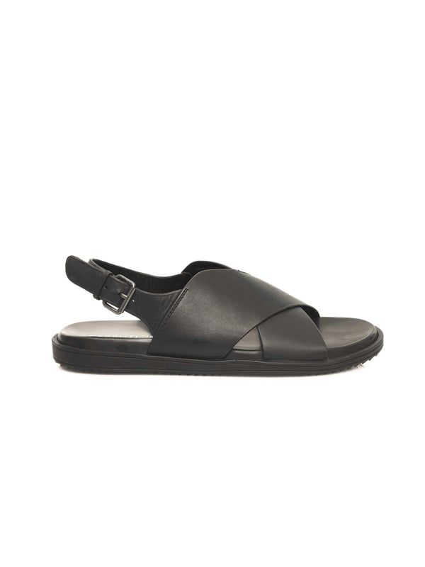Sandalias Trenzadas de Piel Verdadera. Cierre ajustable con hebilla. Suela de goma.