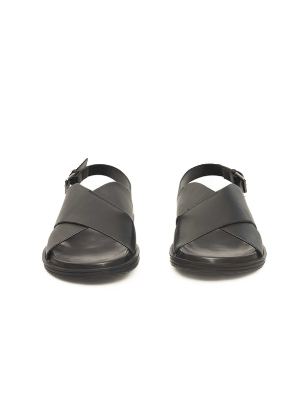 Sandalias Trenzadas de Piel Verdadera. Cierre ajustable con hebilla. Suela de goma.
