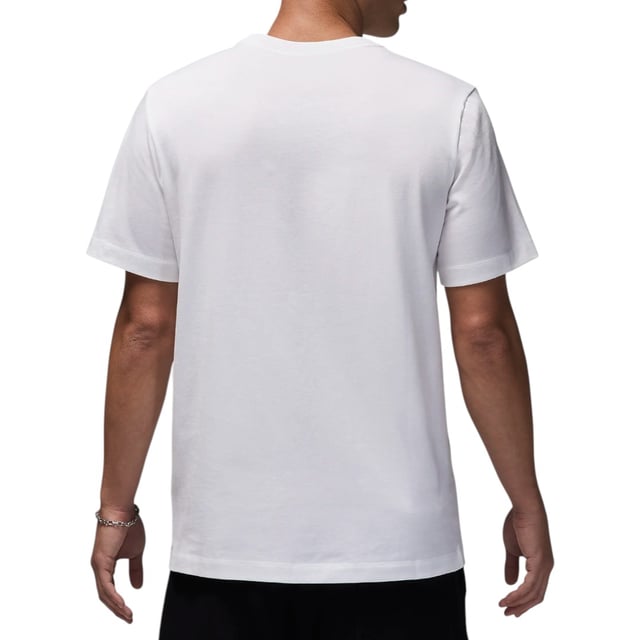 Soft cotton and extra-large graphics? Now that's a winning combo. Crafted from midweight cotton, this classic tee has a comfy feel that's ideal for everyday wear