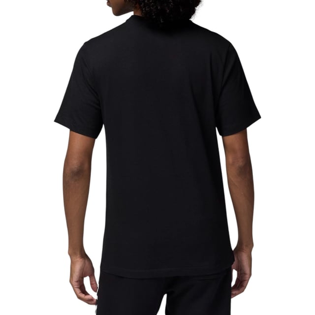 Soft cotton and extra-large graphics? Now that's a winning combo. Crafted from midweight cotton, this classic tee has a comfy feel that's ideal for everyday wear.