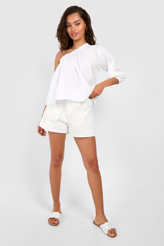 Striking one-shoulder design for a bold statement
        Voluminous puff sleeve adds dramatic flair
        Relaxed, breezy fit for effortless comfort
        Versatile woven cotton fabric for breathability
        Elastic neckline ensures a secure fit
    
    Make a stylish impact with this eye-catching one-shoulder top from Boohoo. The asymmetrical neckline creates an alluring silhouette, while the voluminous puff sleeve adds a touch of drama to your ensemble. Perfect for casual outings or family gatherings, this top effortlessly combines comfort with on-trend design. Style it with high-waisted shorts and sandals for a laid-back summer look, or dress it up with tailored trousers and statement earrings for an evening out. The lightweight cotton fabric ensures breathability, making it ideal for warm weather. Whether you're heading to a barbecue or meeting friends for brunch, this versatile piece will keep you looking chic and feeling cool. Its relaxed fit allows for easy movement, making it a go-to choice for various casual occasions.