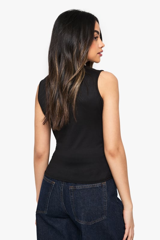 Sleeveless wrap design with elegant draping detail
        Flattering V-neckline that enhances your dcolletage
        Soft jersey fabric with gentle stretch for comfortable movement
        Versatile silhouette that can be tucked in or worn loose
        Figure-enhancing fit that contours to your shape
    
    This draped jersey wrap top is the ultimate day-to-night essential for your wardrobe. The sophisticated wrap design creates beautiful draping that flatters every figure, whilst the deep V-neckline adds a touch of allure perfect for evening occasions. Style it as seen with wide-leg denim trousers and a belt for a contemporary contrast, or pair with a sleek pencil skirt for a more polished look. For nights out, team with your favourite high-waisted jeans, statement earrings and a clutch bag for effortless glamour. The versatile nature of this Boohoo top makes it ideal for spontaneous drinks after work-simply switch your daytime accessories for something more dramatic and you're ready to turn heads at the bar.