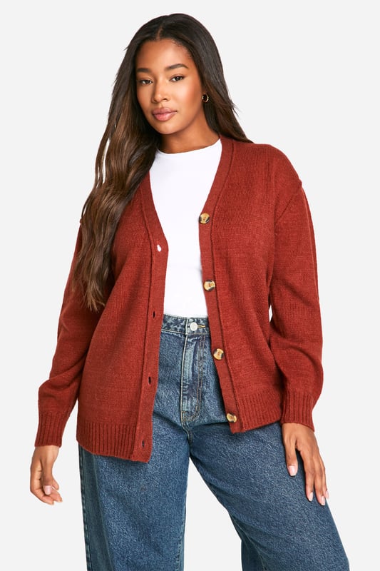 Oversized boyfriend-style cardigan for a relaxed, effortless look
        Distinctive seam detailing adds visual interest
        Chunky knit texture for warmth and comfort
        Large, statement buttons for easy fastening
        Versatile design suitable for various casual occasions
    
    Embrace laid-back chic with this plus-size oversized boyfriend cardigan from Boohoo. The soft, chunky knit fabric ensures comfort while the relaxed silhouette offers a trendy, effortless vibe. Perfect for those casual days when you want to look stylish without trying too hard. Layer it over a simple white tee and pair with wide-leg jeans for a contemporary look that's both comfortable and fashion-forward. The distinctive seam detailing and statement buttons add subtle interest to this versatile piece. Ideal for family gatherings, weekend brunches, or casual outings with friends. Style it with trainers for a relaxed daytime look or dress it up with ankle boots for an evening out. This cardigan is a must-have addition to your autumn and winter wardrobe, offering endless styling possibilities for the fashion-savvy Boohoo girl.