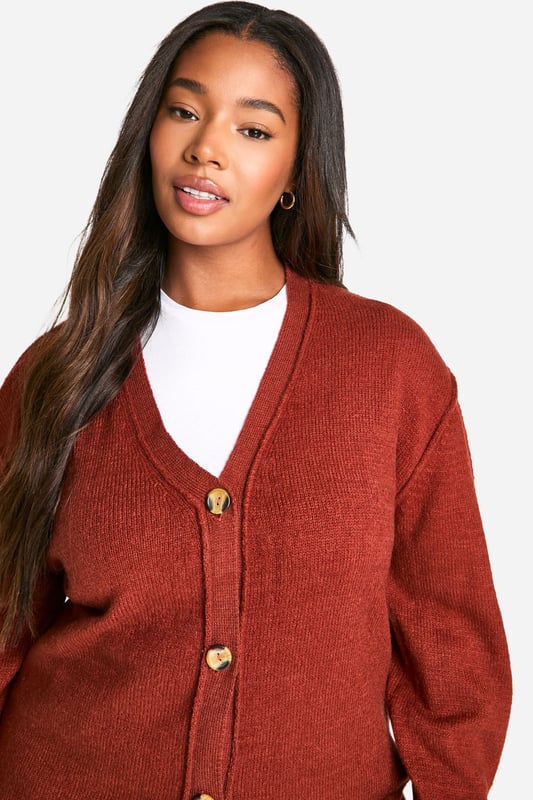 Oversized boyfriend-style cardigan for a relaxed, effortless look
        Distinctive seam detailing adds visual interest
        Chunky knit texture for warmth and comfort
        Large, statement buttons for easy fastening
        Versatile design suitable for various casual occasions
    
    Embrace laid-back chic with this plus-size oversized boyfriend cardigan from Boohoo. The soft, chunky knit fabric ensures comfort while the relaxed silhouette offers a trendy, effortless vibe. Perfect for those casual days when you want to look stylish without trying too hard. Layer it over a simple white tee and pair with wide-leg jeans for a contemporary look that's both comfortable and fashion-forward. The distinctive seam detailing and statement buttons add subtle interest to this versatile piece. Ideal for family gatherings, weekend brunches, or casual outings with friends. Style it with trainers for a relaxed daytime look or dress it up with ankle boots for an evening out. This cardigan is a must-have addition to your autumn and winter wardrobe, offering endless styling possibilities for the fashion-savvy Boohoo girl.