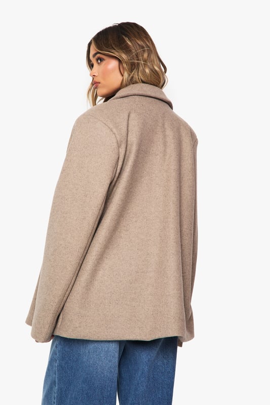 Wrap up in the latest coats and jackets and get out-there with your outerwearBreathe life into your new season layering with the latest coats and jackets from boohoo. Supersize your silhouette in a padded jacket, stick to sporty styling with a bomber, or protect yourself from the elements in a plastic raincoat. For a more luxe layering piece, faux fur coats come in fondant shades and longline duster coats give your look an androgynous edge.