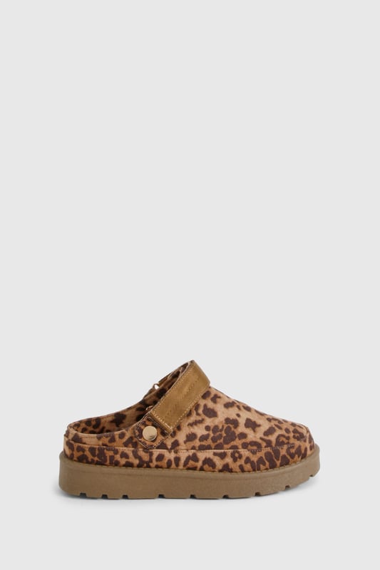 Eye-catching leopard print design
        Cosy mule style for easy slip-on wear
        Flat heel for all-day comfort (0-2cm height)
        Chunky sole for added durability
        Soft, plush lining for extra warmth
    
    Step into wild comfort with these trendy leopard print mules from Boohoo. Perfect for the fashion-forward woman who values both style and cosiness, these slip-ons are ideal for casual outings and relaxed days at home. The flat heel and chunky sole ensure stability and comfort, making them suitable for extended wear. Style them with your favourite loungewear for a chic at-home look, or pair them with cropped jeans and an oversized jumper for a quick coffee run. The versatile design allows for effortless transitioning from indoor relaxation to outdoor errands, embodying the perfect blend of fashion and functionality. Whether you're hosting a casual gathering or running weekend errands, these mules will keep you looking stylish and feeling comfortable throughout the day.