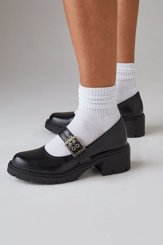 Chunky heel design for added comfort and stability
        Decorative buckle detail adds a touch of elegance
        Mary Jane style with adjustable strap for a secure fit
        Mid-heel height between 5 and 6.5cm for versatile wear
        Durable synthetic outsole for long-lasting wear
    
    Step out in style with these charming Mary Jane chunky heel shoes. The Hadley design from Faith combines classic charm with modern edge, perfect for the fashion-forward woman who values both style and comfort. The faux leather upper gives a polished look, while the chunky heel and platform sole offer stability and height without sacrificing comfort. Style these versatile shoes with a pleated mini skirt and a crisp white tee for a preppy daytime look, or pair them with your favourite jeans and a blouse for casual outings. The adjustable strap ensures a snug fit, making these shoes ideal for long days out shopping or casual gatherings with friends. Whether you're heading to a family lunch or a day in the office, these shoes will keep you looking chic and feeling comfortable from morning to night.