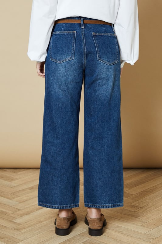 Cropped straight-leg design for a modern silhouette
        Belted waist detail adds a stylish touch
        Front patch pockets for a utilitarian-inspired look
        High-rise fit flatters the waistline
        Versatile wash suitable for various casual outfits
    
    These belted cropped straight jeans from Oasis offer a fresh take on classic denim. The high-rise fit and straight-leg cut create a flattering silhouette, while the cropped length adds a contemporary edge. Perfect for casual daywear, these jeans can be styled effortlessly for various occasions. Pair them with a crisp white shirt and sandals for a relaxed weekend look, or dress them up with a floral blouse and ankle boots for a family gathering. The front patch pockets and belted waist detail give these jeans a utilitarian-inspired charm, making them a versatile addition to your wardrobe. For a trendy double denim ensemble, team them with an oversized denim shirt as seen on the model. These jeans are ideal for those seeking a balance between comfort and style in their everyday attire.