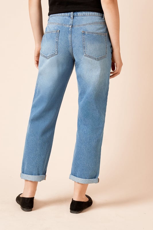 Relaxed boyfriend fit for effortless style
        Ankle-grazer length with fold-up cuffs
        Classic five-pocket design
        Versatile mid-wash denim
        Belt loops for accessorising options
    
    Embrace laid-back chic with these Dorothy Perkins Boyfriend Ankle Grazer Fold Up Jeans. The relaxed fit offers comfort without compromising on style, perfect for the fashion-conscious woman who values both trends and ease. The ankle-grazer length with fold-up cuffs adds a contemporary twist, allowing you to customise your look. Pair with a crisp white tee and trainers for a casual brunch date, or dress up with a flowy blouse and ballet flats for a baby shower. The versatile mid-wash denim effortlessly transitions from day to night, making these jeans a wardrobe staple. Whether you're running errands or meeting friends for coffee, these jeans offer the perfect blend of comfort and style for the modern woman who's always on the go.