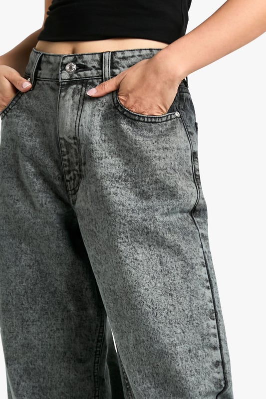 Relaxed boyfriend fit for effortless style
        High-rise waist for a flattering silhouette
        Wide leg design for maximum comfort
        Classic five-pocket styling
        Versatile wash perfect for various outfits
    
    Embrace laid-back chic with these boyfriend jeans from Boohoo. The relaxed fit and wide leg design offer unparalleled comfort without compromising on style. Perfect for casual outings, these jeans can be dressed up or down with ease. Pair them with a cropped tee and trainers for a cool, off-duty look, or style with a fitted blouse and ankle boots for a more polished ensemble. The high-rise waist flatters your figure, while the versatile wash ensures these jeans will become a staple in your wardrobe. Ideal for family gatherings, brunch dates, or casual Fridays at the office, these boyfriend jeans offer endless styling possibilities. Their relaxed nature makes them perfect for those days when you want to feel comfortable yet fashionable.