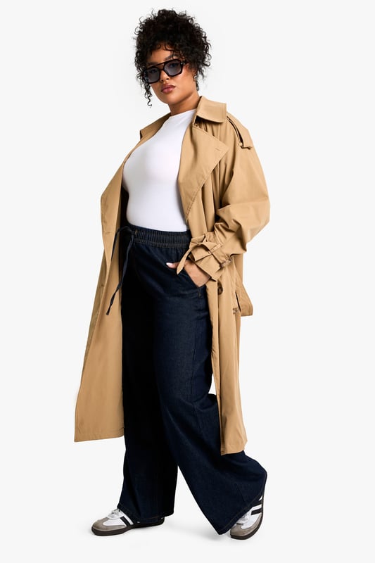 Straight-leg denim jeans with elastic waistband for comfort
        Wide-leg silhouette for a relaxed, on-trend look
        Convenient side pockets for practicality
        Drawstring detail at waist for adjustable fit
        Versatile design suitable for various casual occasions
    
    These plus-size jeans from Boohoo offer a perfect blend of style and comfort for the fashion-forward woman. The straight-leg cut and wide-leg silhouette create a flattering shape that's right on trend. The elastic waistband with drawstring detail ensures a customisable fit, making these jeans ideal for all-day wear. Style them with a crisp white tee and trainers for a laid-back daytime look, or dress them up with a fitted blouse and statement jewellery for casual evening events. The versatile denim fabric makes these jeans a wardrobe staple, easily transitioning from family gatherings to weekend brunches with friends. For a chic autumn ensemble, pair with a trench coat and ankle boots. These jeans embody Boohoo's commitment to inclusive fashion that doesn't compromise on style or comfort.