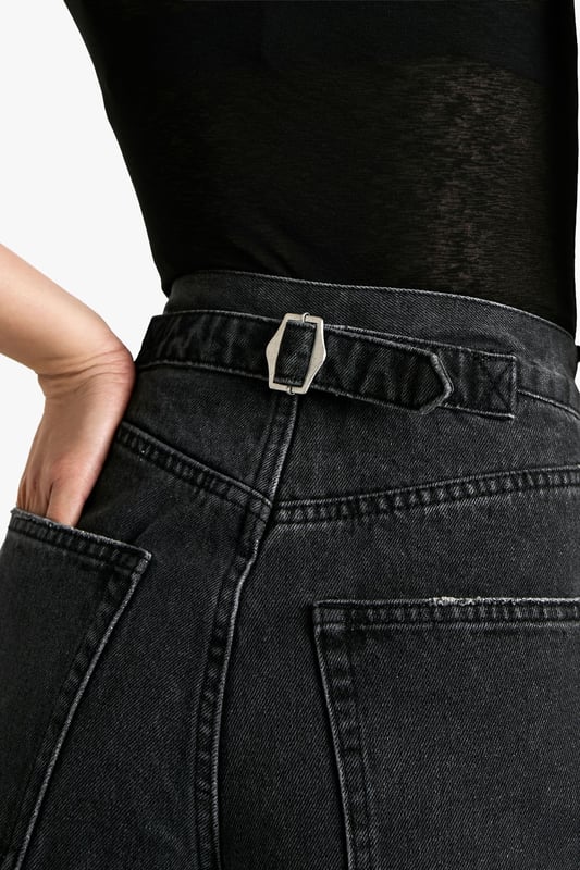 Tapered fit for a modern silhouette
        Distinctive seam detailing adds visual interest
        High-rise waist with belt loops for versatile styling
        Rigid denim construction for a structured look
        Wide-leg design for a relaxed, on-trend appearance
    
    Make a bold statement with these eye-catching tapered jeans from Boohoo. The unique seam detailing sets these trousers apart, offering a contemporary twist on a classic wardrobe staple. Perfect for the fashion-forward woman who values both style and comfort, these jeans can effortlessly transition from day to night. Pair them with a cropped tee and trainers for a casual daytime look, or dress them up with a fitted bodysuit and heels for an evening out. The high-rise waist and wide-leg silhouette create a flattering shape that complements various body types. Whether you're heading to a family gathering or meeting friends for coffee, these jeans provide the ideal blend of comfort and style. Embrace the latest trends while maintaining your individual flair with these versatile and striking denim trousers.