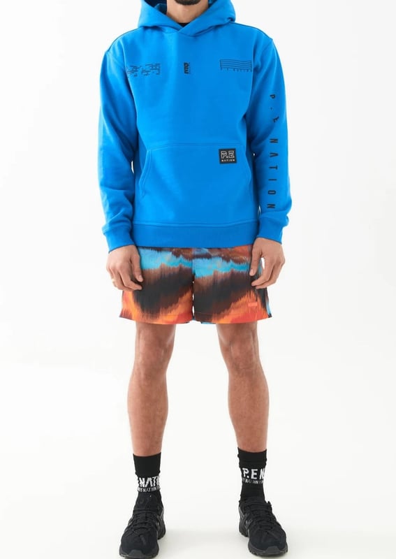 100% NYLON. Performance short with water repellent fabric. Elasticated waistband and an internal mesh brief. Side pockets &amp; a back pocket