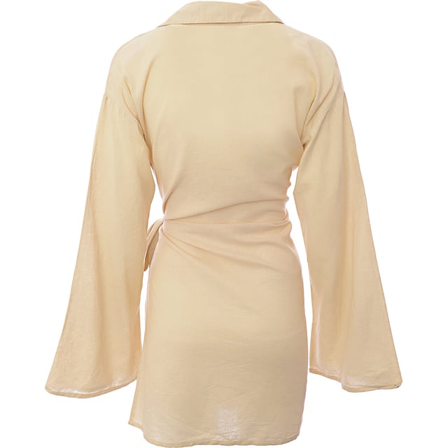 Lining: 100% Cotton, Main: 55% Cotton, Main: 45% Linen. The Pretty Lavish collared wrap mini dress in sand is a versatile piece that exudes a relaxed elegance.