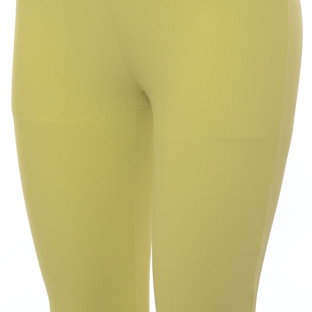 These high rise leggings from South Beach feature an elasticated waist and are finished in a plain design.