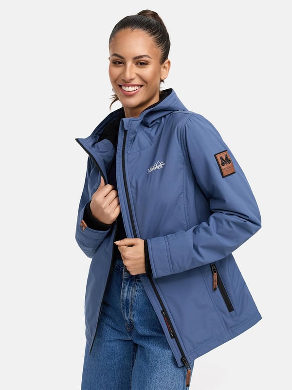 Marikoo dames tussenjas – Lichtgewicht, windafstotend met capuchon
De Marikoo B862 damesjas combineert stijl met comfort – perfect voor de lente en herfst. De lichte voering, hoge kraag met kinbescherming en vaste capuchon bieden bescherming tegen de wind. De getailleerde pasvorm zorgt voor een vrouwelijk silhouet.

✔ Windafstotend en licht
✔ Capuchon & hoge kraag met kinbescherming
✔ Zijzakken met rits & binnenzak
✔ Geribde manchetten & kunstlederen details

Materiaal:
Buitenstof: 100% polyester
Voering & vulling: 100% polyester