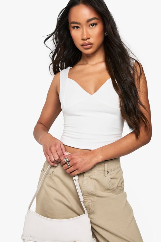 Steal the style top spot in a statement separate from the tops collectionCamis or crops, bandeaus or bralets, we've got all the trend-setting tops so you can stay statement in separates this season. Hit refresh on your jersey basics with pastel hues and pick a quirky kimono to give your ensemble that Eastern-inspired edge. Off the shoulder styles are oh-so-sweet, with slogans making your tee a talking point.