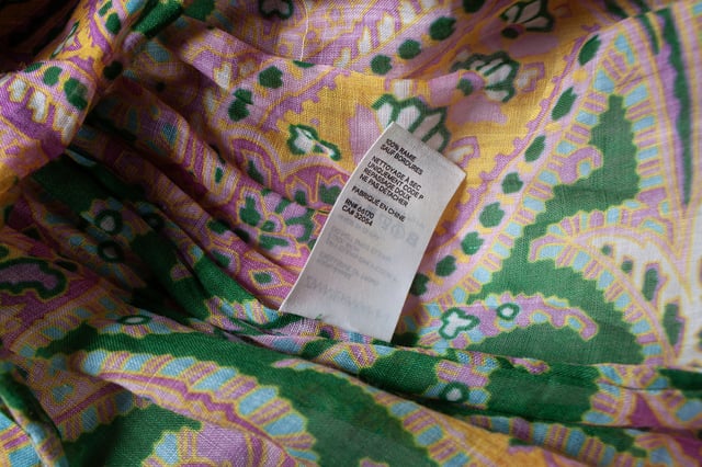 VINTAGE, RRP AS NEW
Zimmerman, paisley printed blouse. The item is in very good condition.
 • CONDITION: very good condition 

• SIZE: 1 - S 

• MEASUREMENTS: length 65 cm, width 48 cm, waist 40 cm, shoulder width 45 cm, sleeve length 62 cm

• MATERIAL: 100% rami 

• CARE: dry cleaning 

• COLOR: multicolor Measurments:  length: 650 mm