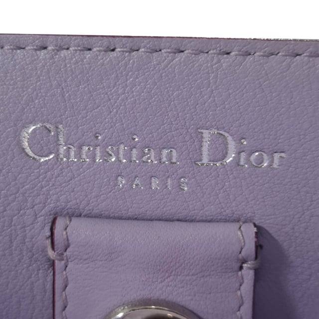 VINTAGE, RRP AS NEW
The Christian Dior Medium Diorissimo Tote Bag in Navy Blue and Silver Calf Leather is a luxurious and timeless accessory, crafted from premium calf leather with a sleek navy blue finish and subtle silver accents. Its spacious interior and structured design make it both practical and elegant, perfect for carrying all your essentials in style. Pair it with a tailored blazer and trousers for a polished, sophisticated look, or carry it with a casual outfit like a cozy sweater and jeans for an elevated everyday vibe. Add simple silver jewelry to complement the bag’s refined detailing and complete your chic ensemble.

Christian Dior Medium Diorissimo Tote Bag in Navy Blue and Silver Leather

Condition: Excellent
Signs of wear: No retail tag, No visible sign of wear., 
Packaging: Dust bag
Color: Blue | navy blue
Material: Leather | calfskin leather
Size: One Size | One Size
Measurements: Width: 120; Height: 230; Length: 310; Handle drop: 380; Strap length: 720
SKU: NAPPUGBBA463492W
