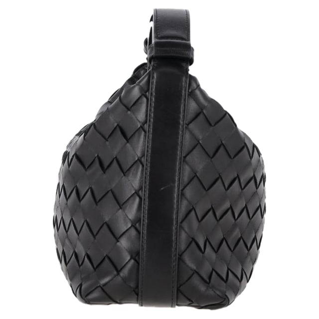 VINTAGE, RRP AS NEW
The Bottega Veneta Wallace Shoulder Bag is a sophisticated piece that exudes the brand's signature craftsmanship. Made from luxurious black calfskin, the bag features the iconic Intrecciato weaving technique, adding a rich texture to its sleek design. The adjustable shoulder strap ensures a perfect fit, while the zippered closure secures your essentials in the spacious main compartment. With its minimalist design and timeless appeal, this bag effortlessly complements any wardrobe.


with Dust bag

Bottega Veneta Wallace Shoulder Bag in Black Leather
Condition: very good
Signs of wear: light marks on interior and exterior
Packaging: Dust bag
Color: black
Material: Leather | calfskin leather
Size: One Size | One Size
Measurements: Width: 270; Height: 170; Length: 250; Handle drop: 270; Strap length: 0
SKU: NAPPUGBBA462459W