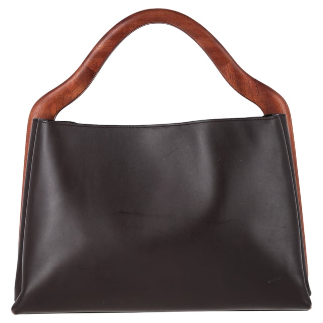VINTAGE, RRP AS NEW
The Bottega Veneta Mount Bermuda Top Handle Bag in Black Calf Leather exudes timeless sophistication and craftsmanship, with its sleek silhouette and iconic intrecciato weave. Made from premium calf leather, this bag offers a luxurious touch while maintaining practicality with its structured design. Perfect for elevating both day and evening looks, the bag’s versatile black color seamlessly pairs with any outfit. Style it with a tailored blazer and high-waisted trousers for a refined yet modern statement.

 Bottega Veneta Mount Bermuda Top Handle Bag in Black Calf Leather

Condition: Very good
Signs of wear: No retail tag, Minor sign of wear or markings., Lightly used but very well maintained. Minor creasing, light worn corners, light scratches.
Packaging: Dust bag
Color: Black
Material: Leather | calfskin leather
Size: One Size | One Size
Measurements: Width: 160; Height: 235; Length: 345; Handle drop: 150; Strap length: 270
SKU: NAPPUGBBA462749W