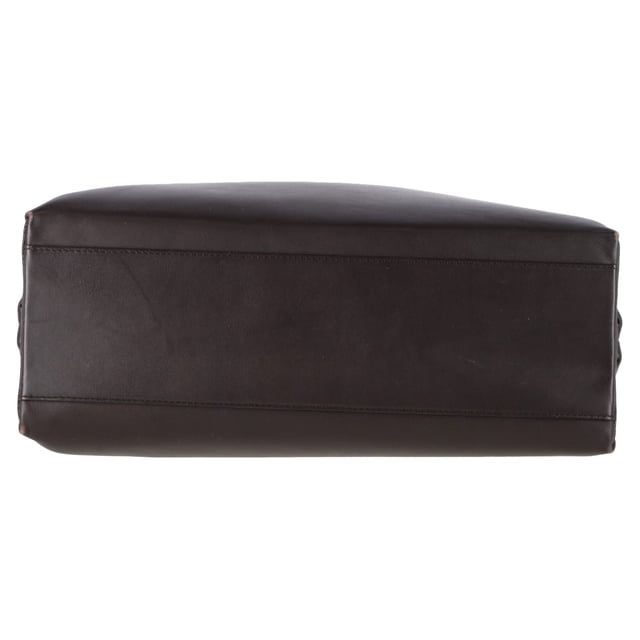 VINTAGE, RRP AS NEW
The Bottega Veneta Mount Bermuda Top Handle Bag in Black Calf Leather exudes timeless sophistication and craftsmanship, with its sleek silhouette and iconic intrecciato weave. Made from premium calf leather, this bag offers a luxurious touch while maintaining practicality with its structured design. Perfect for elevating both day and evening looks, the bag’s versatile black color seamlessly pairs with any outfit. Style it with a tailored blazer and high-waisted trousers for a refined yet modern statement.

 Bottega Veneta Mount Bermuda Top Handle Bag in Black Calf Leather

Condition: Very good
Signs of wear: No retail tag, Minor sign of wear or markings., Lightly used but very well maintained. Minor creasing, light worn corners, light scratches.
Packaging: Dust bag
Color: Black
Material: Leather | calfskin leather
Size: One Size | One Size
Measurements: Width: 160; Height: 235; Length: 345; Handle drop: 150; Strap length: 270
SKU: NAPPUGBBA462749W
