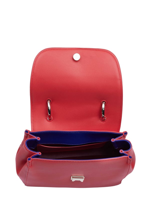 100% PVC; Bolsa Emporio Armani; Modelo: Y3A088 YH24A 82277; Fabricación de alta calidad; Un compartimento principal con solapa, un compartimento interior; Un mango; Una correa de hombro desmontable y ajustable; Material interior, correa de hombro y patas en colores contrastantes; Detalles metálicos en color dorado; Detalles del logo de Emporio Armani.