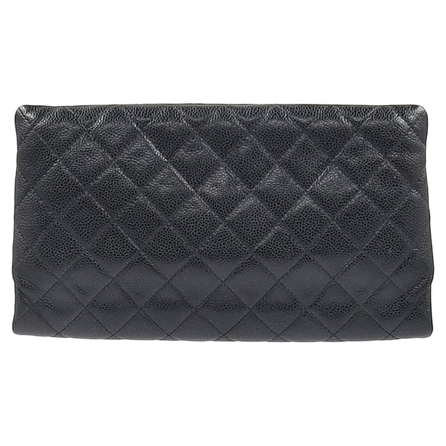 VINTAGE, RRP AS NEW
Elegance meets functionality in the Chanel Beauty CC Quilted Caviar Clutch in black leather. This luxurious clutch is meticulously crafted from quilted lambskin leather, offering a timeless and refined look. The classic Chanel CC logo embossed on the front adds a signature touch, while the sleek, fold-over design elevates the overall aesthetic.

Inside, the clutch features a burgundy fabric interior that perfectly complements the sophisticated black exterior. The inner-framed zipper flap secures your essentials in style, making this clutch not only a stunning accessory but also a practical one. Whether for evening events or special occasions, this piece is the epitome of luxury and refinement.

Chanel Beauty CC Quilted Caviar Clutch in Black Leather
Condition: Very good
Signs of wear: No retail tag, No visible sign of wear., Lightly used but very well maintained. Minor creasing, light worn corners, light scratches.
Packaging: None
Color: black
Material: Leather | leather
Size: One Size | One Size
Measurements: Width: 270; Height: 170; Length: 260
SKU: NAPPUGBBA462914W