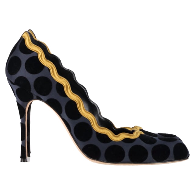 VINTAGE, RRP AS NEW
The Manolo Blahnik Polka Dot Scalloped Pumps in Navy Blue Satin are the perfect blend of playful elegance and timeless sophistication, featuring a charming polka dot pattern and delicate scalloped edges. Crafted from luxurious navy satin, these pumps offer a refined yet fun aesthetic that stands out in any wardrobe. The classic navy color adds versatility, making them easy to pair with both bold and neutral tones. Style them with a sleek shift dress or tailored trousers for a chic, fashion-forward look that captures both elegance and whimsy.

 Manolo Blahnik Polka Dot Scalloped Pumps in Navy Blue Satin

Condition: Very good
Signs of wear: Include Box., Minor markings, Lightly used but very well maintained. Minor mark at soles & creasing, light scuffing at the soles and heels.
Packaging: Box
Color: Navy blue
Material: Satin
Size: IT | 40
Measurements: Heel height: 90; Insole length: 280
SKU: NAPPUGBSH462713W