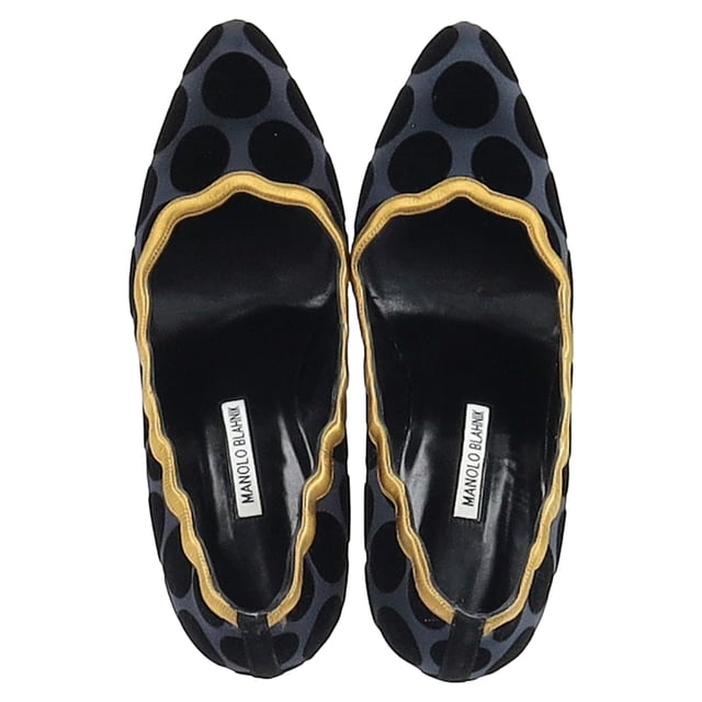 VINTAGE, RRP AS NEW
The Manolo Blahnik Polka Dot Scalloped Pumps in Navy Blue Satin are the perfect blend of playful elegance and timeless sophistication, featuring a charming polka dot pattern and delicate scalloped edges. Crafted from luxurious navy satin, these pumps offer a refined yet fun aesthetic that stands out in any wardrobe. The classic navy color adds versatility, making them easy to pair with both bold and neutral tones. Style them with a sleek shift dress or tailored trousers for a chic, fashion-forward look that captures both elegance and whimsy.

 Manolo Blahnik Polka Dot Scalloped Pumps in Navy Blue Satin

Condition: Very good
Signs of wear: Include Box., Minor markings, Lightly used but very well maintained. Minor mark at soles & creasing, light scuffing at the soles and heels.
Packaging: Box
Color: Navy blue
Material: Satin
Size: IT | 40
Measurements: Heel height: 90; Insole length: 280
SKU: NAPPUGBSH462713W