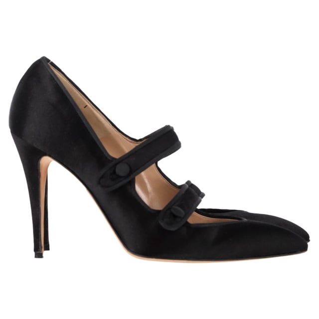 VINTAGE, RRP AS NEW
 The Manolo Blahnik Double Strap Mary Jane Pumps in Black Satin are a perfect blend of classic elegance and modern sophistication, featuring two chic straps for added style and support. Crafted from luxurious black satin, these pumps offer a timeless silhouette that effortlessly elevates any ensemble. The sleek, feminine design pairs beautifully with both formal and casual looks, making them a versatile addition to your wardrobe. Style them with a tailored dress or wide-leg trousers to achieve an effortlessly polished and graceful look.

Manolo Blahnik Double Strap Mary Jane Pumps in Black Satin

Condition: Very good
Signs of wear: Minor signs of wear
Packaging: Box
Color: Black
Material: Satin
Size: IT | 39
Measurements: Heel height: 110; Insole length: 260
SKU: NAPPUGBSH462844W