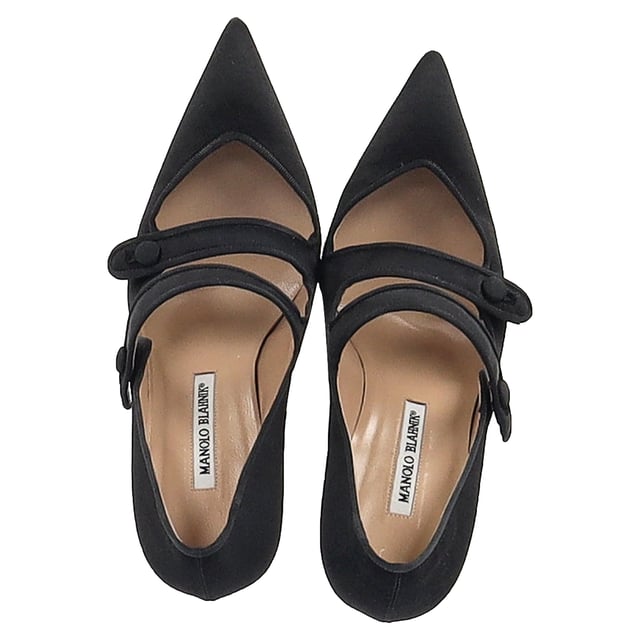 VINTAGE, RRP AS NEW
 The Manolo Blahnik Double Strap Mary Jane Pumps in Black Satin are a perfect blend of classic elegance and modern sophistication, featuring two chic straps for added style and support. Crafted from luxurious black satin, these pumps offer a timeless silhouette that effortlessly elevates any ensemble. The sleek, feminine design pairs beautifully with both formal and casual looks, making them a versatile addition to your wardrobe. Style them with a tailored dress or wide-leg trousers to achieve an effortlessly polished and graceful look.

Manolo Blahnik Double Strap Mary Jane Pumps in Black Satin

Condition: Very good
Signs of wear: Minor signs of wear
Packaging: Box
Color: Black
Material: Satin
Size: IT | 39
Measurements: Heel height: 110; Insole length: 260
SKU: NAPPUGBSH462844W