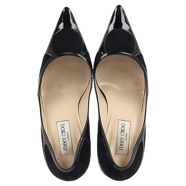 VINTAGE, RRP AS NEW
Elevate your wardrobe with the Jimmy Choo Suede Trimmed Pointed Toe Pumps in black patent leather. These pumps combine sleek patent leather with a refined suede trim, exuding timeless elegance and modern sophistication. The sturdy heels and durable soles ensure comfort throughout your busy day or night, making them the perfect choice for both work and play. Whether you're dressing for an elegant dinner or a day at the office, these pumps will effortlessly enhance your style.


Includes box

Jimmy Choo Suede Trimmed Pointed Toe Pumps in Black Patent Leather 
Condition: Very good
Signs of wear: Include Box., No visible sign of wear. No Mark at insole., Lightly used but very well maintained. Minor mark at soles & creasing, light scuffing at the soles and heels.
Packaging: Box
Color: black
Material: Leather | patent leather
Size: EU | 38.5
Measurements: Heel height: 90; Insole length: 270
SKU: NAPPUGBSH462853W