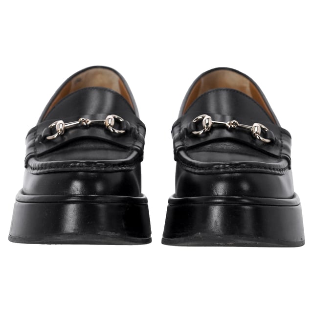 VINTAGE, RRP AS NEW
The Gucci Horsebit Wedge Loafers in Black Leather combine the iconic Horsebit detail with a sleek, modern wedge design for a sophisticated yet comfortable shoe. Crafted from high-quality black leather, they offer both durability and timeless elegance, making them a versatile addition to any wardrobe. Pair them with tailored trousers or a midi skirt to create a polished, office-ready look. For a more casual vibe, style them with cropped jeans and a crisp button-down shirt for a chic, everyday ensemble.

 Gucci Horsebit Wedge Loafers in Black Leather

Condition: Very good
Signs of wear: Include Box., No visible sign of wear. No Mark at insole., Lightly used but very well maintained. Minor mark at soles & creasing, light scuffing at the soles and heels.
Packaging: None
Color: Black
Material: Leather | leather
Size: IT | 36
Measurements: Heel height: 5; Insole length: 220
SKU: NAPPUITSH462835W
