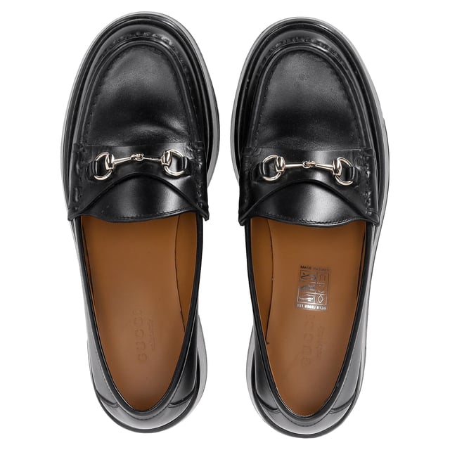 VINTAGE, RRP AS NEW
The Gucci Horsebit Wedge Loafers in Black Leather combine the iconic Horsebit detail with a sleek, modern wedge design for a sophisticated yet comfortable shoe. Crafted from high-quality black leather, they offer both durability and timeless elegance, making them a versatile addition to any wardrobe. Pair them with tailored trousers or a midi skirt to create a polished, office-ready look. For a more casual vibe, style them with cropped jeans and a crisp button-down shirt for a chic, everyday ensemble.

 Gucci Horsebit Wedge Loafers in Black Leather

Condition: Very good
Signs of wear: Include Box., No visible sign of wear. No Mark at insole., Lightly used but very well maintained. Minor mark at soles & creasing, light scuffing at the soles and heels.
Packaging: None
Color: Black
Material: Leather | leather
Size: IT | 36
Measurements: Heel height: 5; Insole length: 220
SKU: NAPPUITSH462835W