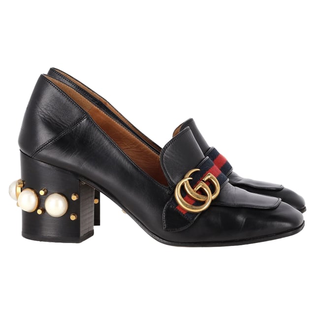 VINTAGE, RRP AS NEW
The Gucci GG Marmont Faux Pearl Detail Heeled Loafers in Black Leather combine classic elegance with a touch of modern sophistication, featuring the iconic GG logo and striking faux pearl embellishments. Crafted from premium black leather, these loafers offer a luxurious feel and a comfortable, structured fit. The small heel adds a subtle lift while maintaining all-day wearability, making them perfect for both work and casual outings. Pair them with tailored trousers and a sleek blouse for a polished, chic look that effortlessly blends style and comfort.
 
Gucci GG Marmont Faux Pearl Detail Heeled Loafers in Black Leather

Condition: Good
Signs of wear: Moderate signs of wear
Packaging: Box, Dust bag
Color: Black
Material: Leather | leather
Size: IT | 37
Measurements: Heel height: 70; Insole length: 245
SKU: NAPPUGBSH463771W