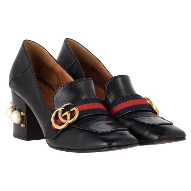 VINTAGE, RRP AS NEW
The Gucci GG Marmont Faux Pearl Detail Heeled Loafers in Black Leather combine classic elegance with a touch of modern sophistication, featuring the iconic GG logo and striking faux pearl embellishments. Crafted from premium black leather, these loafers offer a luxurious feel and a comfortable, structured fit. The small heel adds a subtle lift while maintaining all-day wearability, making them perfect for both work and casual outings. Pair them with tailored trousers and a sleek blouse for a polished, chic look that effortlessly blends style and comfort.
 
Gucci GG Marmont Faux Pearl Detail Heeled Loafers in Black Leather

Condition: Good
Signs of wear: Moderate signs of wear
Packaging: Box, Dust bag
Color: Black
Material: Leather | leather
Size: IT | 37
Measurements: Heel height: 70; Insole length: 245
SKU: NAPPUGBSH463771W