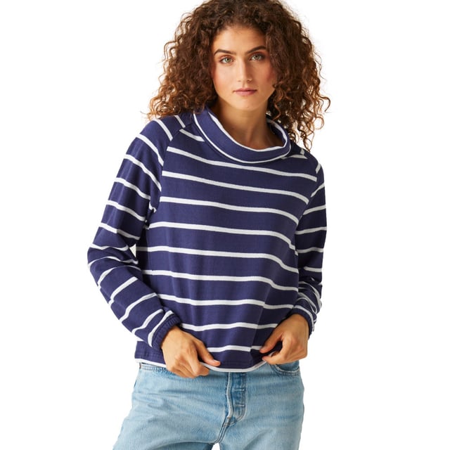The Havendo women's jumper from Regatta makes the perfect wardrobe addition.  Thanks to the polycotton towelling blend, you're gifted lasting comfort. The ladies sweater is finished with a loose funnel neck design for a laid-back look. It's perfect for coastal walks or city strolls.