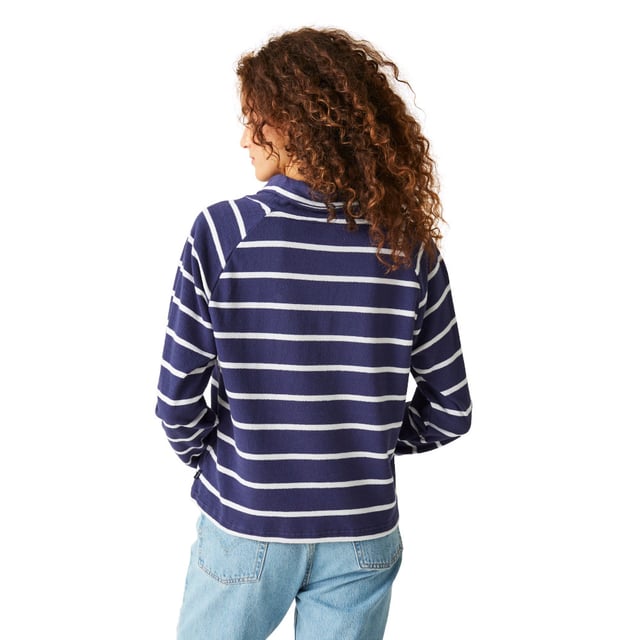 The Havendo women's jumper from Regatta makes the perfect wardrobe addition.  Thanks to the polycotton towelling blend, you're gifted lasting comfort. The ladies sweater is finished with a loose funnel neck design for a laid-back look. It's perfect for coastal walks or city strolls.