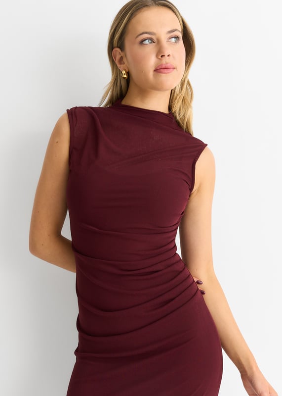 Elevate your occasion wear with our Plain Ruched Jersey Midi Dress. Its ruched design flatters your curves while the soft jersey fabric ensures comfort. Perfect for weddings, parties, or any special event.