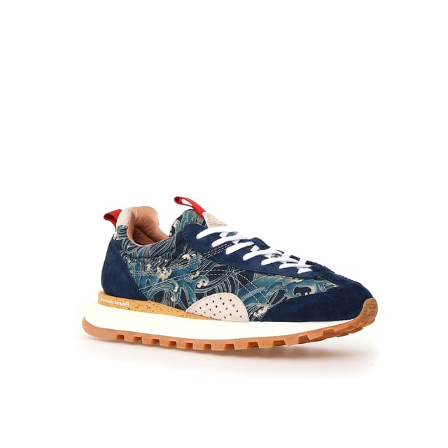 Suede and fabric upper sneaker for a stylish and comfortable fit. Features a leather and textile lining for breathability and durability. Moisture-wicking cork antibacterial insole helps keep feet fresh and dry, while the removable insole provides customisable comfort. Finished with a durable rubber sole for superior traction and long-lasting wear.